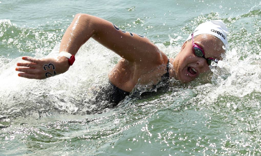 La futura campionessa olimpica, l’olandese Sharon van Rouwendaal, nuota verso l’oro. Reuters